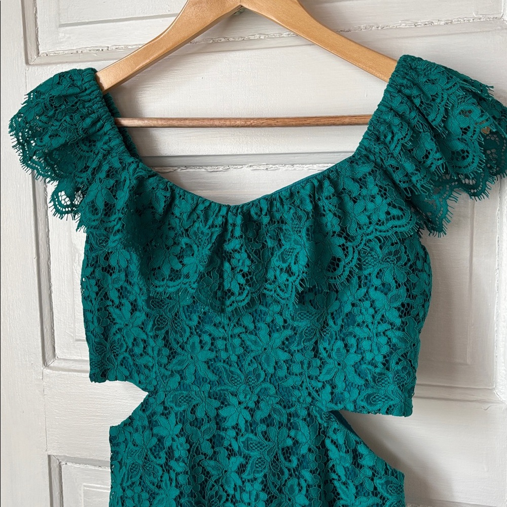 EXPRESS LACE SIDE CUTOUT RUFFLE DRESS - Picture 3 of 9